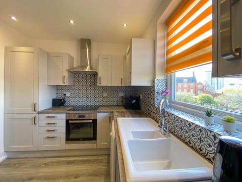 Waterloo House -  Contractors or Family Holidays  Vacation rental in Nottingham