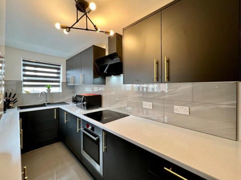 Birkin House - Contractors or Family Holidays Vacation rental in Nottingham