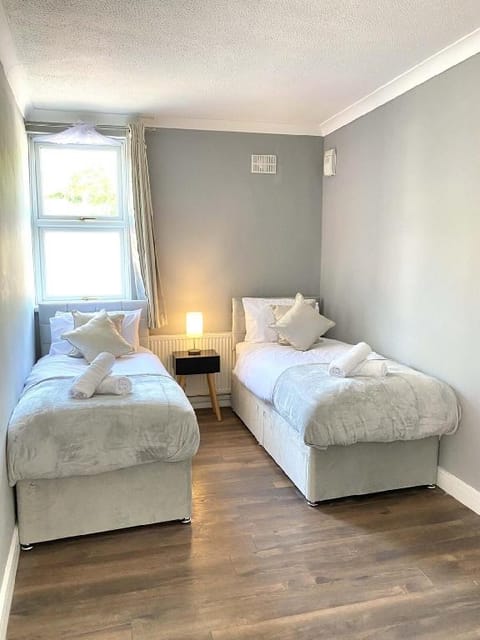 2 bedroom Vacation Apartment Rental Aylesbury Apartment in Aylesbury