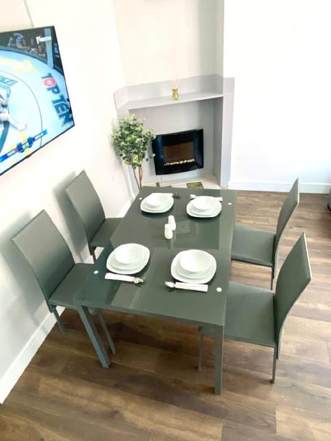 2 bedroom Vacation Apartment Rental Aylesbury Apartment in Aylesbury