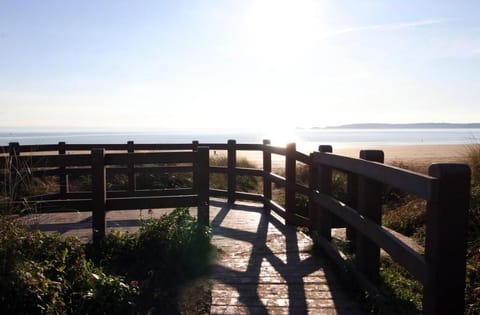 No.1 Beach Walk by SSW - FREE Parking Apartment in Swansea