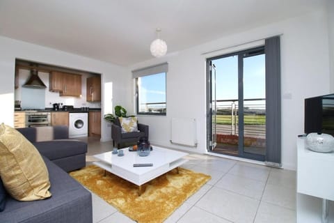 No.1 Beach Walk by SSW - FREE Parking Apartment in Swansea