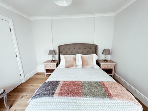 The Pontcanna Sapphire 2-Bed Haven Apartment in Newport