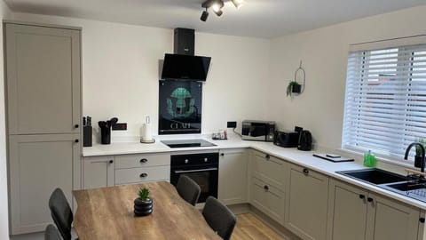 Contemporary Luxury NC500 Holiday Home - Sleeps 5 Apartment in Wick