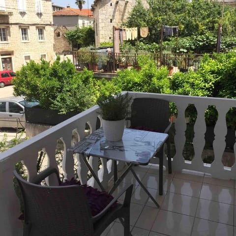 Two-Bedroom Apartment for 6 in Trogir Apartment in Trogir