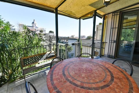 Villetta con Terrazzo, posto auto e vista mare Villa in Loano