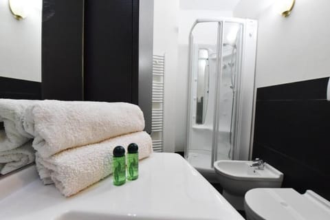 Villetta con Terrazzo, posto auto e vista mare Villa in Loano