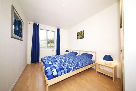 House near Paris distant view to Eiffel Tower Vacation rental in Puteaux