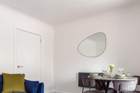 3 BDR House By Caledonia Luxe Stays Short Lets & Serviced Accommodation Glasgow Vacation rental in Hamilton