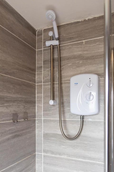 3 BDR House By Caledonia Luxe Stays Short Lets & Serviced Accommodation Glasgow Vacation rental in Hamilton