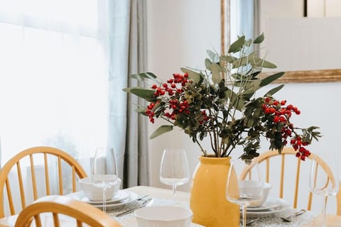 Prime Location | 3-Bed House | Town Centre | Vacation rental in St Helens