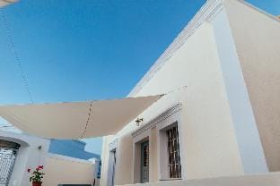 Day One Fira Mansion, Studio Apartment Vacation rental in Thera