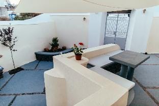 Day One Fira Mansion, Studio Apartment Vacation rental in Thera