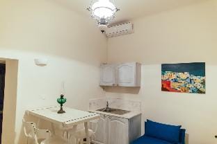 Day One Fira Mansion, Studio Apartment Vacation rental in Thera