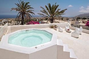 Dimael Mansion Red Classic Suite Apartment in Thera