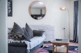 Fulke Street - 2 Bedroom Apartment - Milford Haven Apartment in Wales