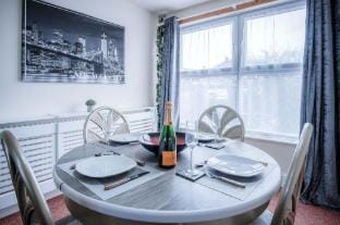 Fulke Street - 2 Bedroom Apartment - Milford Haven Apartment in Wales