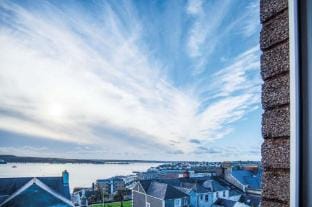 Fulke Street - 2 Bedroom Apartment - Milford Haven Apartment in Wales