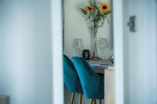 The Penthouse - 1 Bedroom Apartment - Ocean Breeze Apartment in Wales