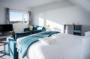 The Penthouse - 1 Bedroom Apartment - Ocean Breeze Apartment in Wales