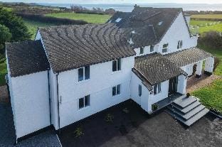 Vista Suite - 3 Bed Apartment - Ocean Breeze Apartment in Wales