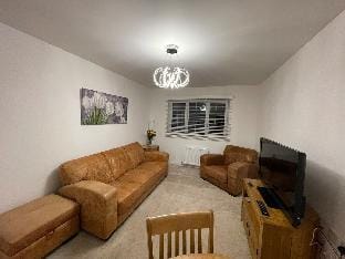 Modern 2 Bedroom Flat in Quiet Village w/ Ensuite Apartment in Scotland