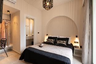 Genuin Greek hospitality Villa in Santorini