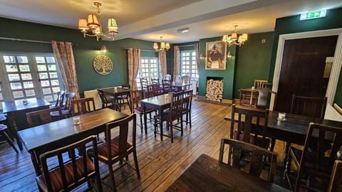 True Lovers Knot, Tarrant Keyneston Hotel in East Dorset District