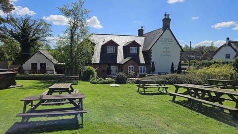 True Lovers Knot, Tarrant Keyneston Hotel in East Dorset District