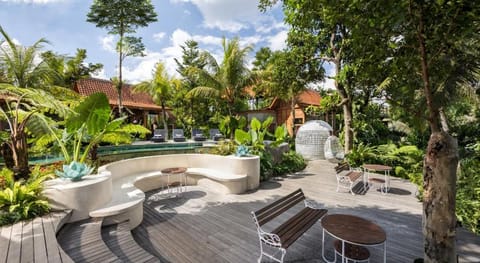 Berlima Wooden Lodge by GenuineHost Lodge in Sukawati