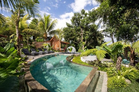 Berlima Wooden Lodge by GenuineHost Lodge in Sukawati