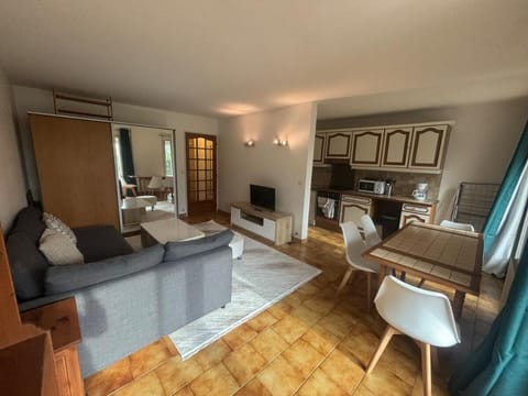 F2 avec Terasse, Parking gratuit Apartment in Montigny-le-Bretonneux