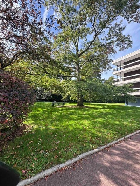 Ecrin de verdure au Chesnay   parking gratuit Apartment in Île-de-France