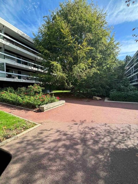 Ecrin de verdure au Chesnay   parking gratuit Apartment in Île-de-France