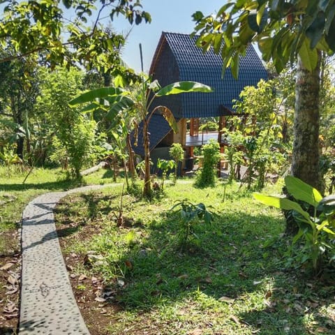 Bali jungle cabin Apartment in East Selemadeg