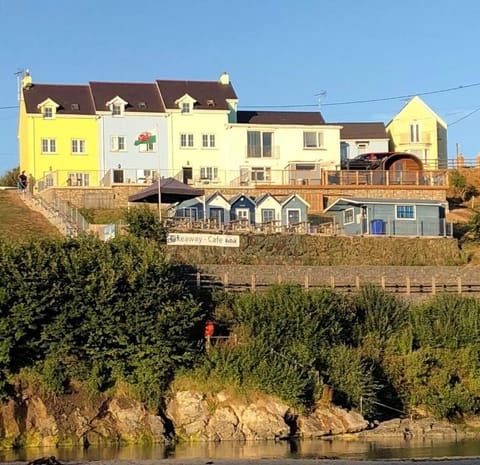 Pabell Pren Glamping by Aberporth Beach Holidays Luxury tent in Wales