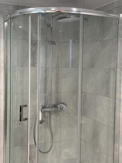 Exquisite 2 Bedroom Independent Property & Parking Apartment in Wycombe District