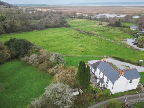 Hill House - 4 Bedroom Holiday Home - Llanrhidian Vacation rental in Wales