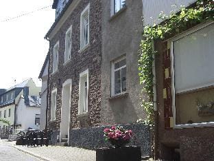 Comfortable Apartment in Ediger-Eller Eifel near Town Centre Apartment in Ediger-Eller