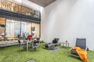 Apartment close to center w/ shared patio & garden Apartment in Barcelona