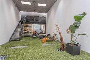 Apartment close to center w/ shared patio & garden Apartment in Barcelona