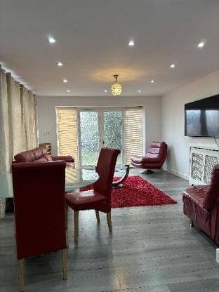 Cheerful 2 Bedroom furnished with Parking Vacation rental in Wycombe District