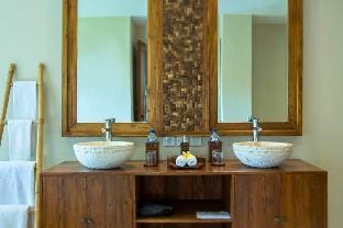 Ambara With Garden View 1 BR Deluxe Suite IR130A Villa in Ubud