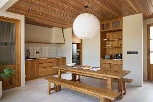 One Bedroom Villa 5 minute walk to Seseh Beach Villa in Mengwi