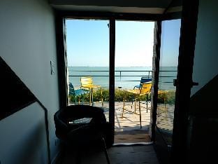 La dunette : loft vue imprenable Vacation rental in Saint-Vaast-la-Hougue
