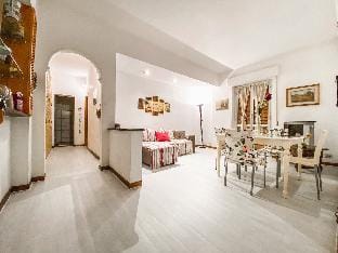 CENTRO  200m dal mare con terrazza e posto auto    Vacation rental in Arenzano