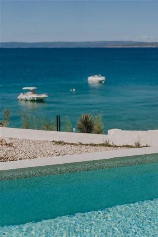 Seafront Luxury Villa with Beach and Pool Villa in Stara Baška
