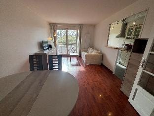 F3 avec Parking gratuit 5 min Gare Vacation rental in Montigny-le-Bretonneux