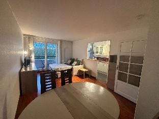 F3 avec Parking gratuit 5 min Gare Vacation rental in Montigny-le-Bretonneux