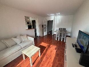 F3 avec Parking gratuit 5 min Gare Vacation rental in Montigny-le-Bretonneux